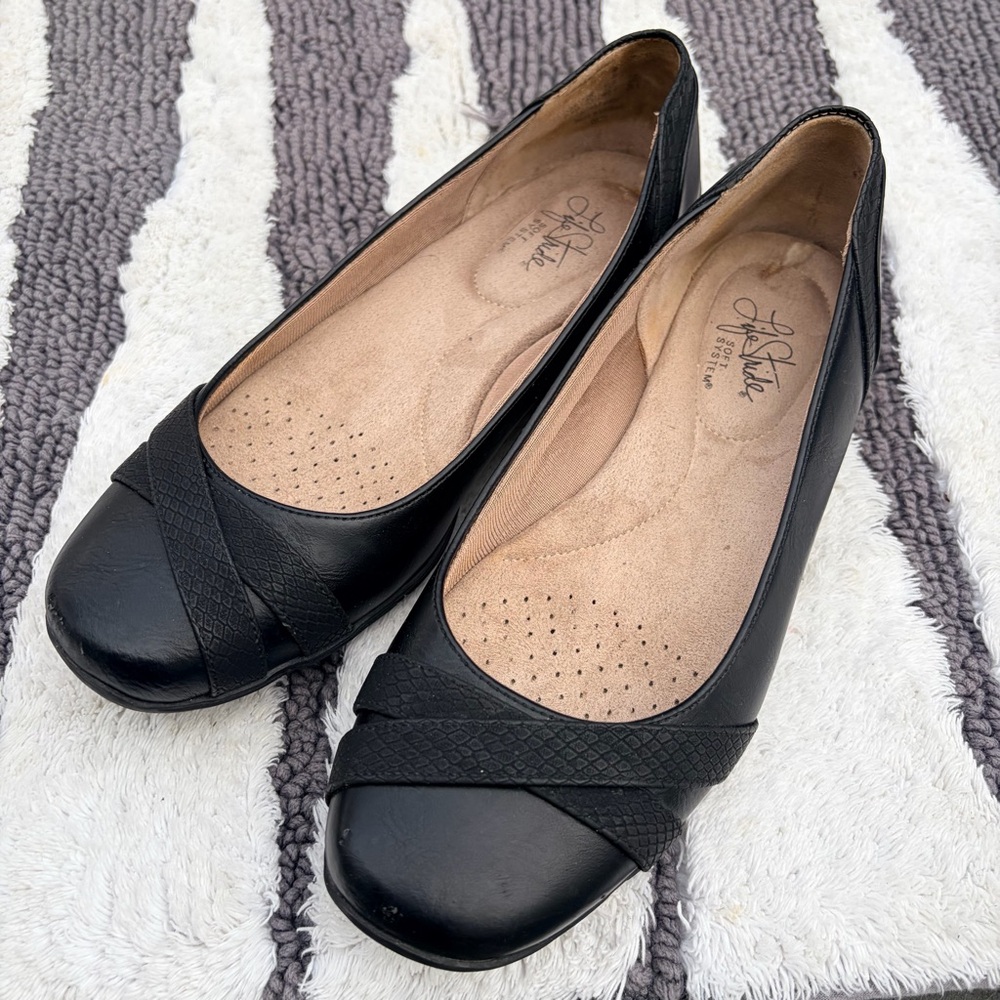 Life Stride black faux leather flats